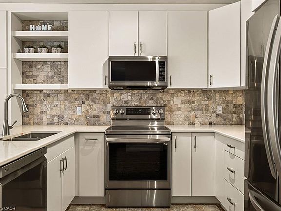4th image of 100 Beddoe Dr #20