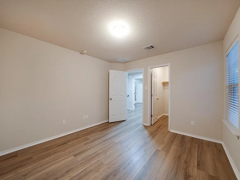 185 Hometown Pkwy — Photo 21