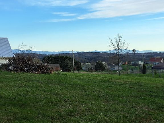 3rd image of 828 Forgety Rd