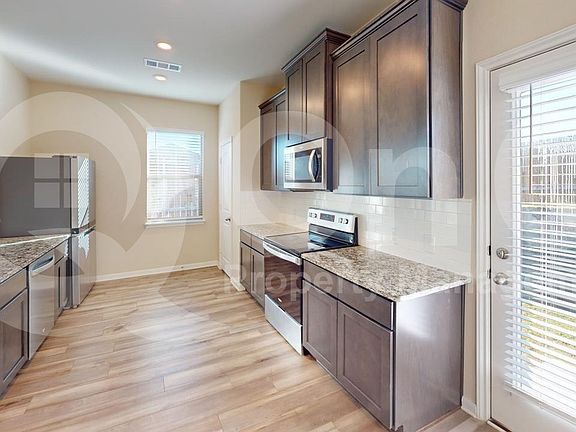 5th image of 304 Tranquil Ln