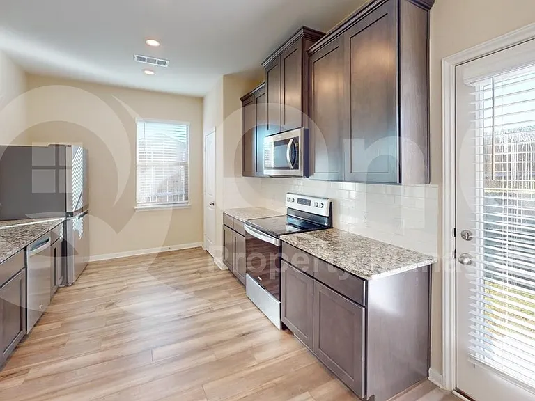 304 Tranquil Ln — Photo 9