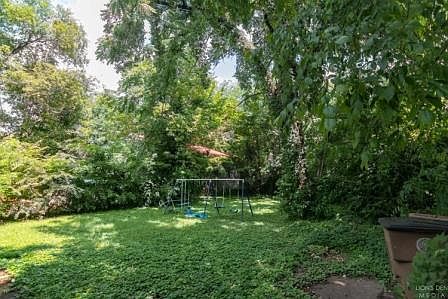 5th image of 1049 Sharpe Ave