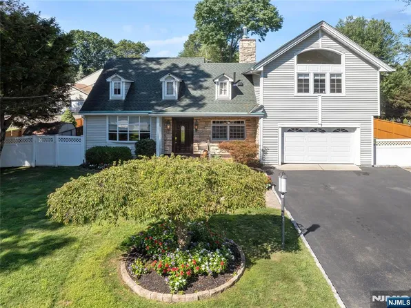 195 Everdell Ave, Hillsdale, NJ 07642