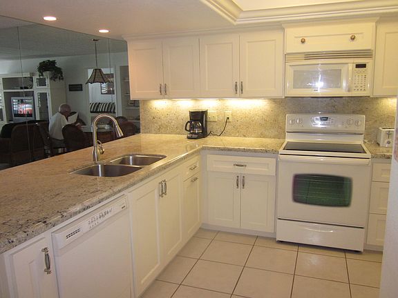 3rd image of 7000 Gulf Blvd #103