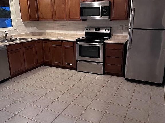 4th image of 1030 W Oxford Dr