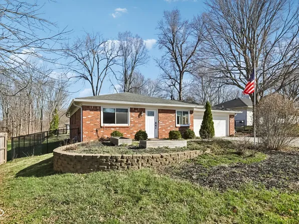 520 Woodland Pl, Greenwood, IN 46142