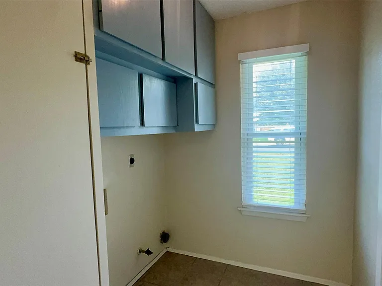 1213 Kenyon Dr — Photo 7