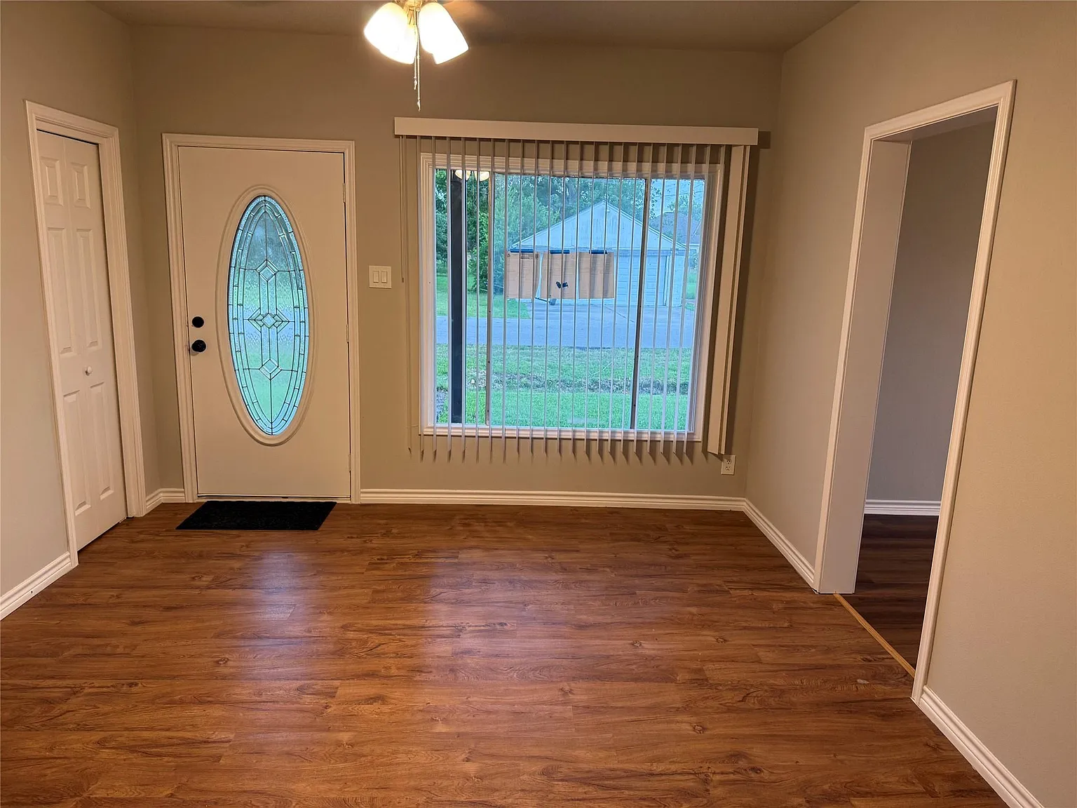 4 bed, 2.0 bath, 2007 sqft, $1,925 — Photo 2