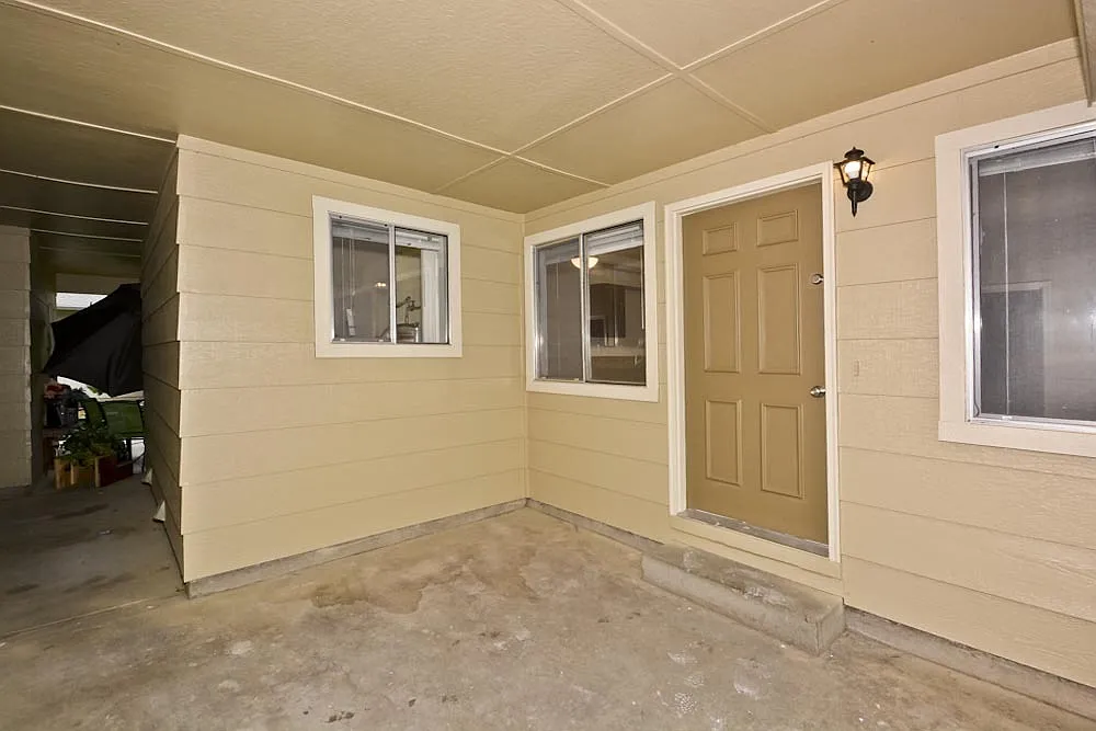 2 Bedroom 1 Bathroom Duplex Located on the Bench — Photo 2