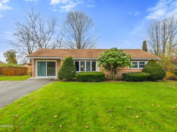 19 Eleanor Rd, Dalton, MA 01226