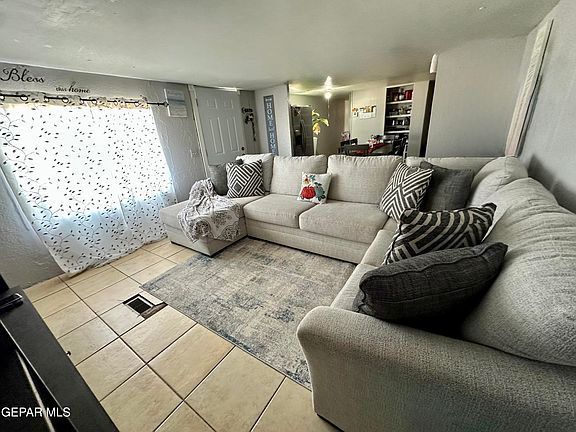4th image of 17800 Cramer Dr