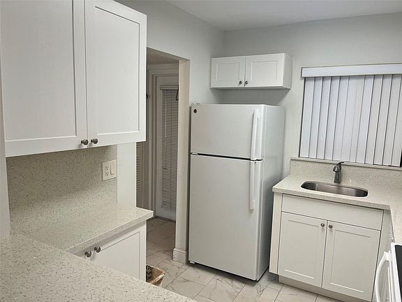 4th image of 3048 E Sunrise Lakes Drive #120