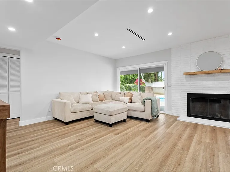 10345 Blucher Ave — Photo 4