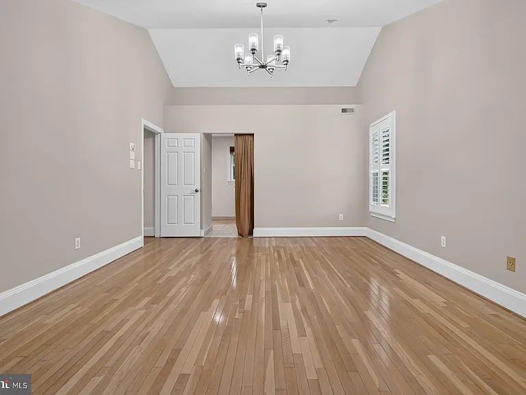 5402 Ashcomb Ct — Photo 23