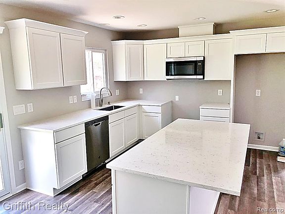 5th image of 9903 Highslope Dr