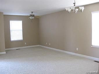 3rd image of 1101 Peach St