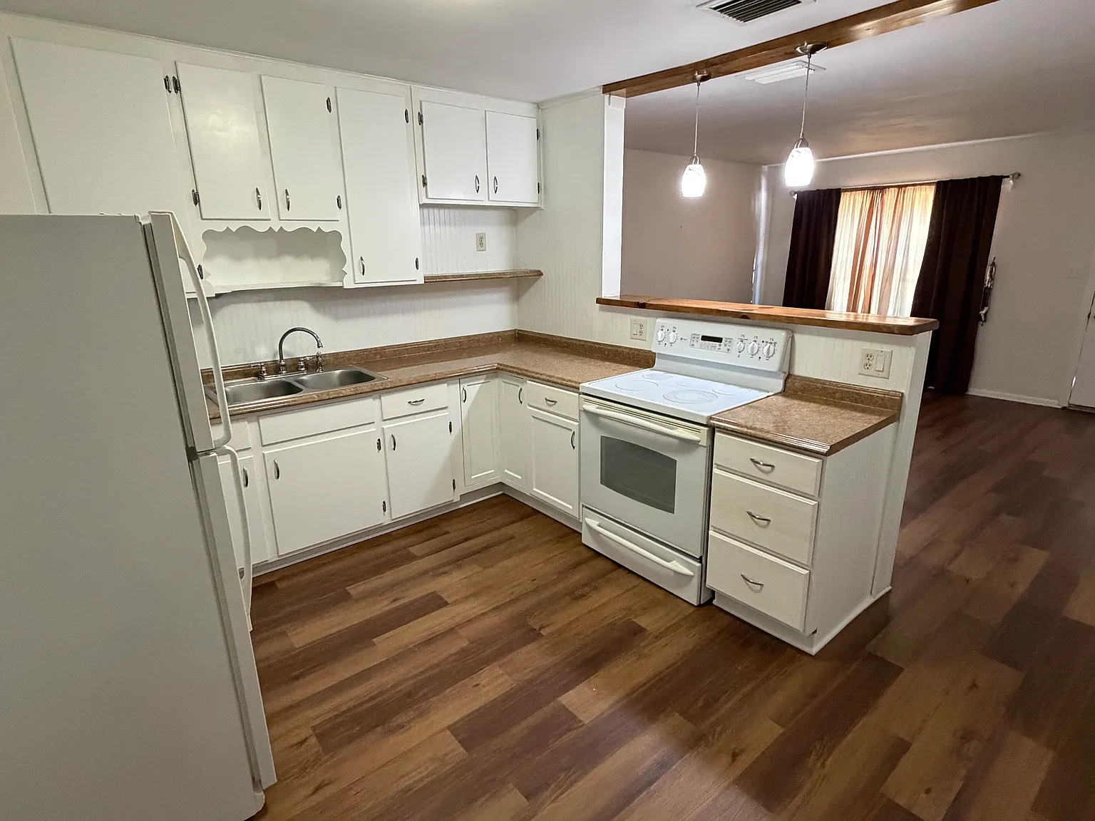 2 bed, 1302 sqft, $2,000 — Photo 4