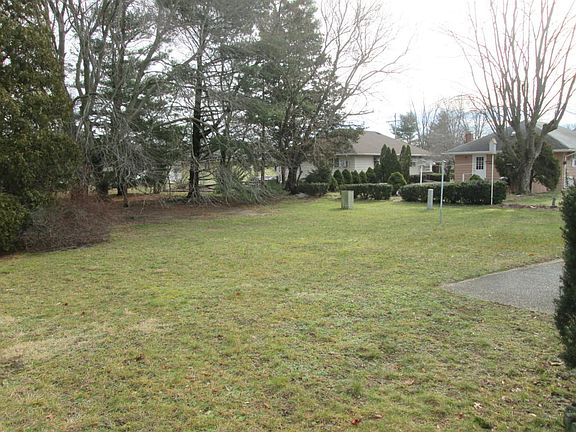 5th image of 11 Mount Blanc Ln
