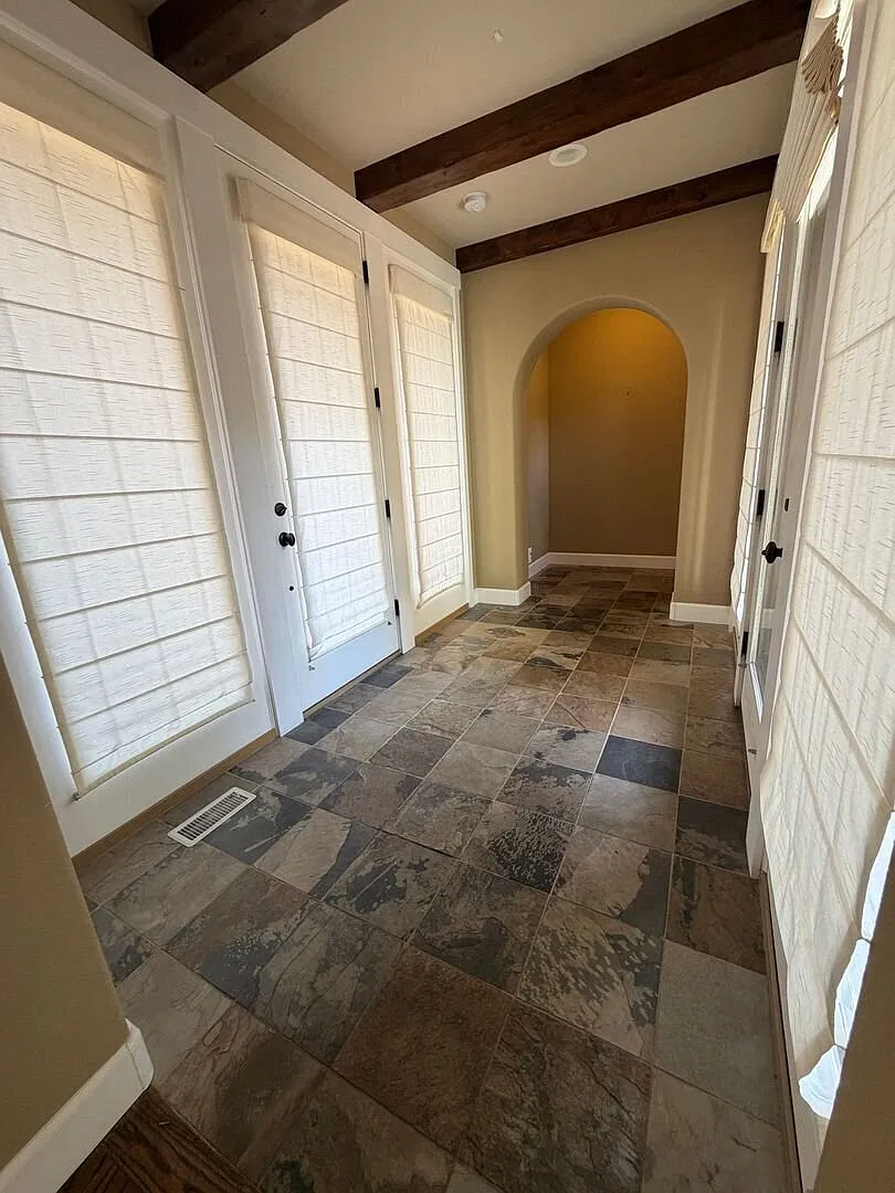 Beautiful 3 Bd Home With Large Living Space & District 20 Schools! — Photo 3