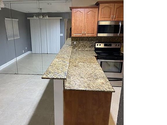 4th image of 118 San Remo Blvd
