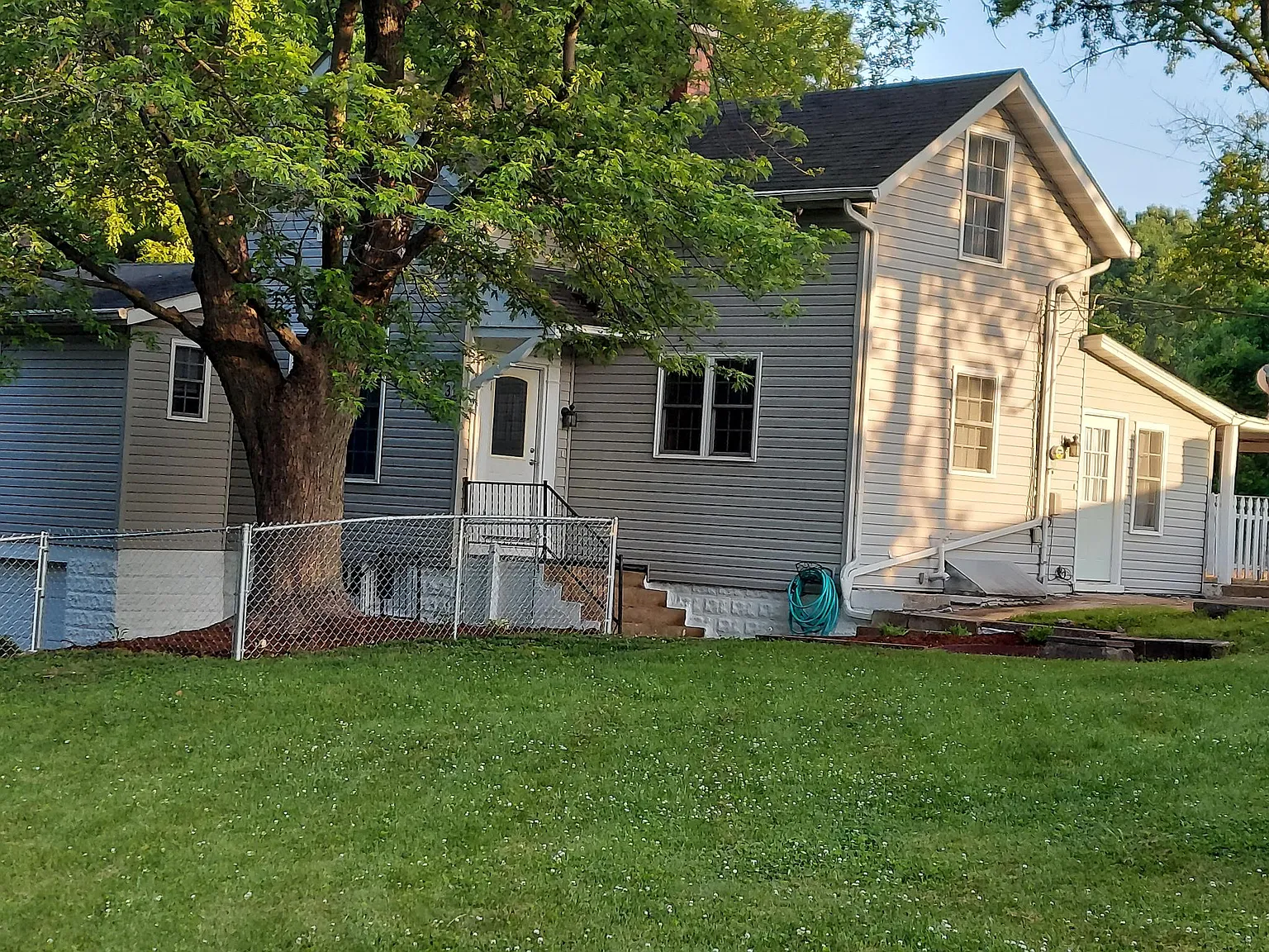 53 Halleck Ave photo 1