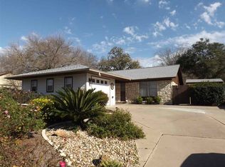 257 Meadowlakes Dr, Meadowlakes, TX 78654
