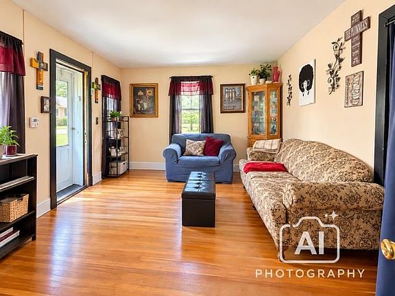 4th image of 640 W 11th St