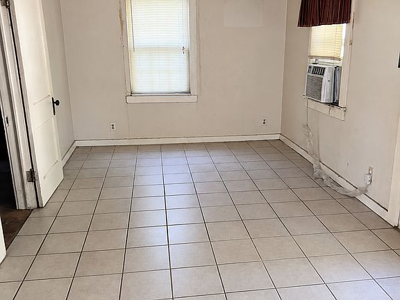 3rd image of 1841 S Washington Ave