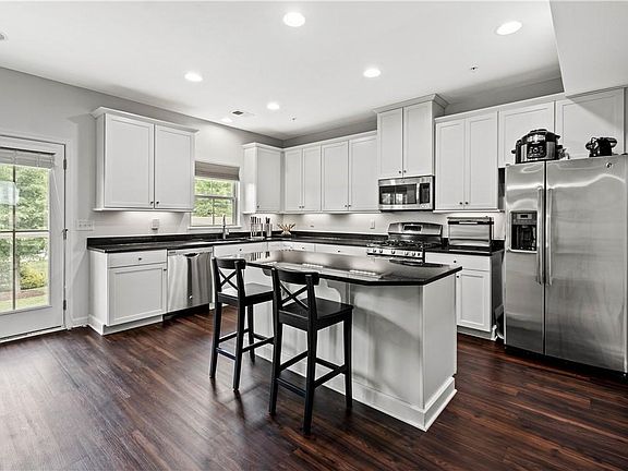 4th image of 807 Dove Ct