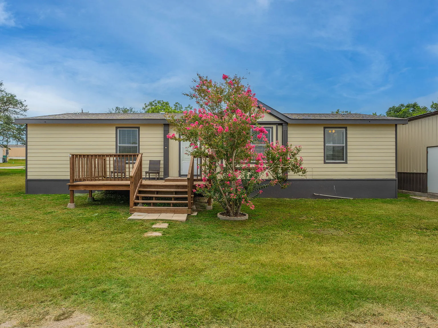 4 bed, 1512 sqft, $1,800 — Photo 1