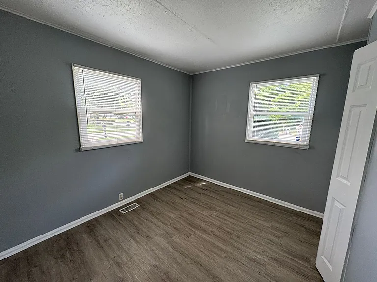 2029 N Goodlet Ave — Photo 16