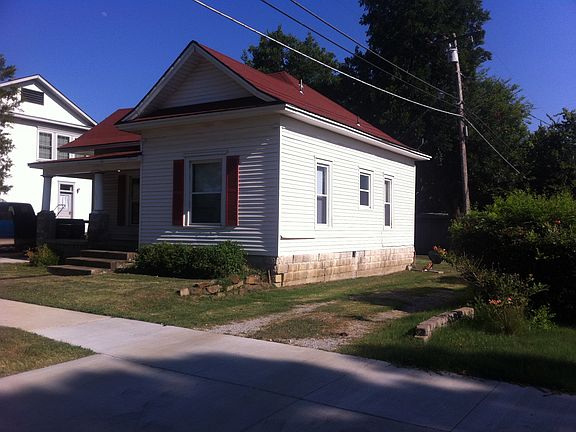 2nd image of 104 W Bryan Ave
