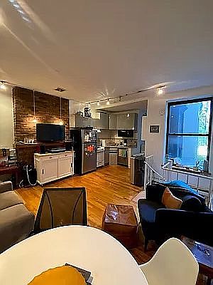 1st image of 289 Garfield Pl APT 1R