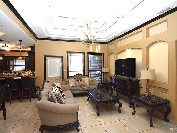 3rd image of 2505 Gardenia Dr