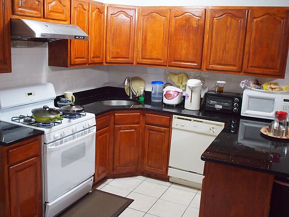 2nd image of 18 Kenilworth Ave
