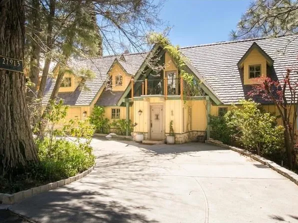 27913 S Peninsula Dr, Lake Arrowhead, CA 92352