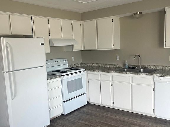 3rd image of 393-399 S White Cloud Dr
