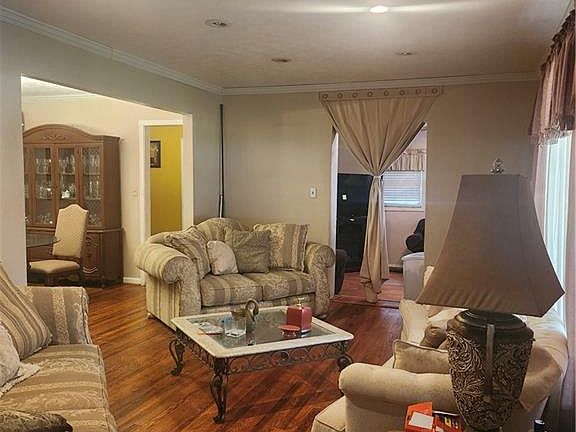 3rd image of 2401 Tilson Rd