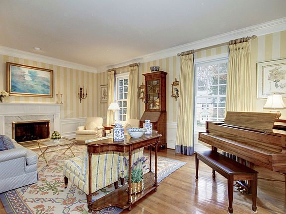 LIVING ROOM-21'5x15'9