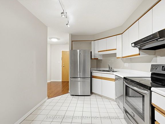 5th image of 695 Richmond St #1006