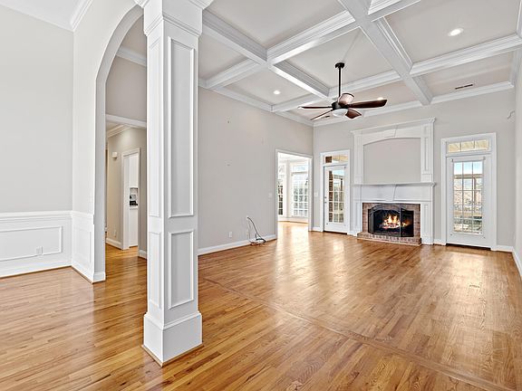 4th image of 110 Clairewood Ct