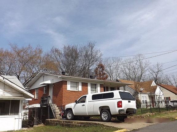5th image of 330 Woodlawn Ave