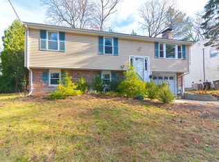 14 Oakcrest Dr, Framingham, MA 01701