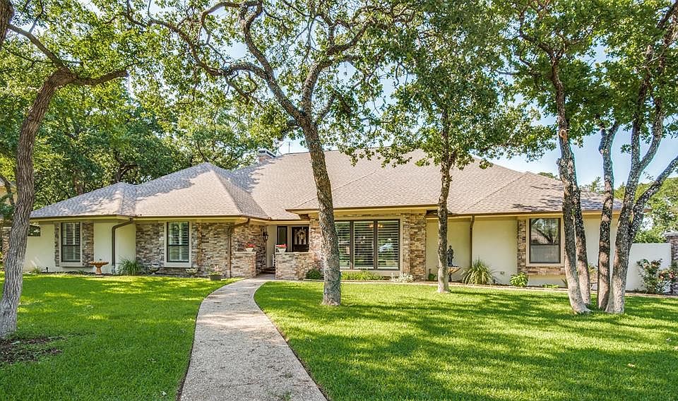 1st image of 230 Fresh Meadow Dr