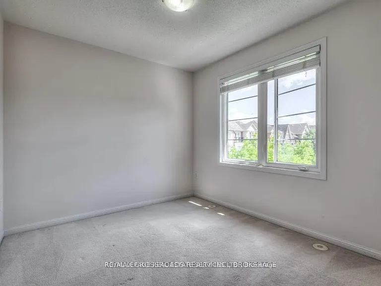 58 Howe Ave — Photo 10