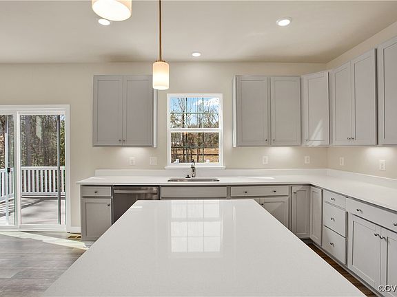3rd image of 8512 Halls Retreat Pl
