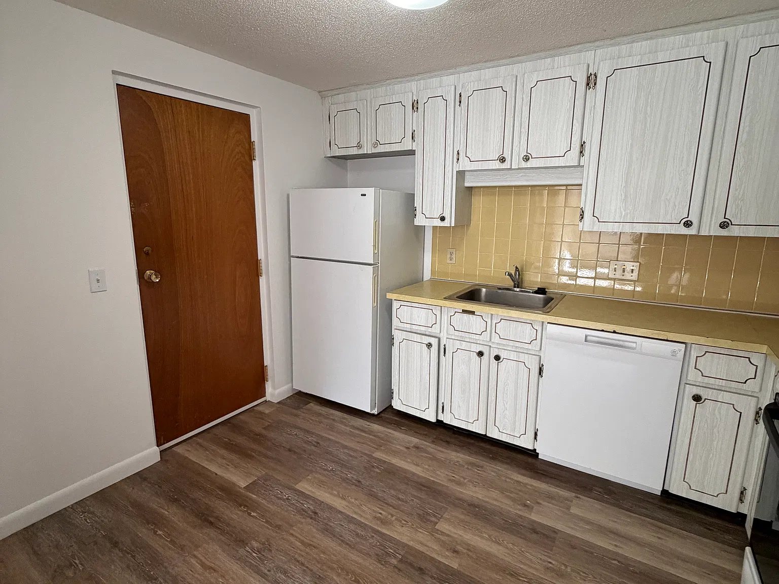 2 bed, 9999 sqft, $2,450 — Photo 2