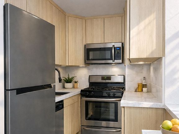 3rd image of 350 E 52nd St APT 14A