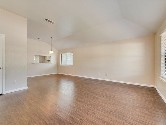 3rd image of 208 E Denton Dr
