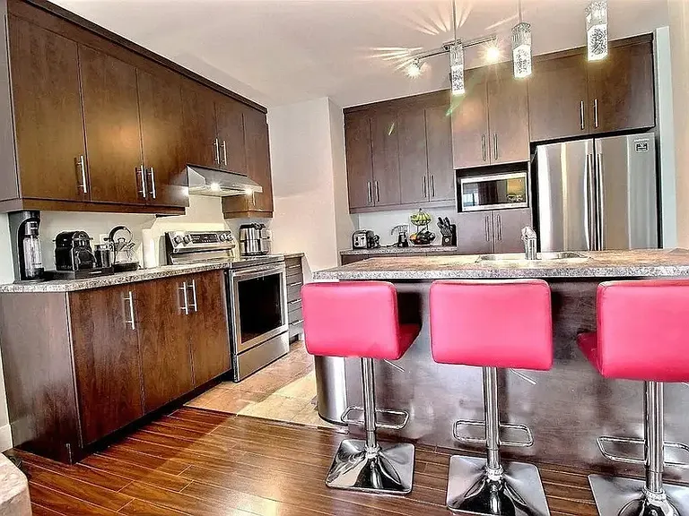 1009 Homestead Way — Photo 2